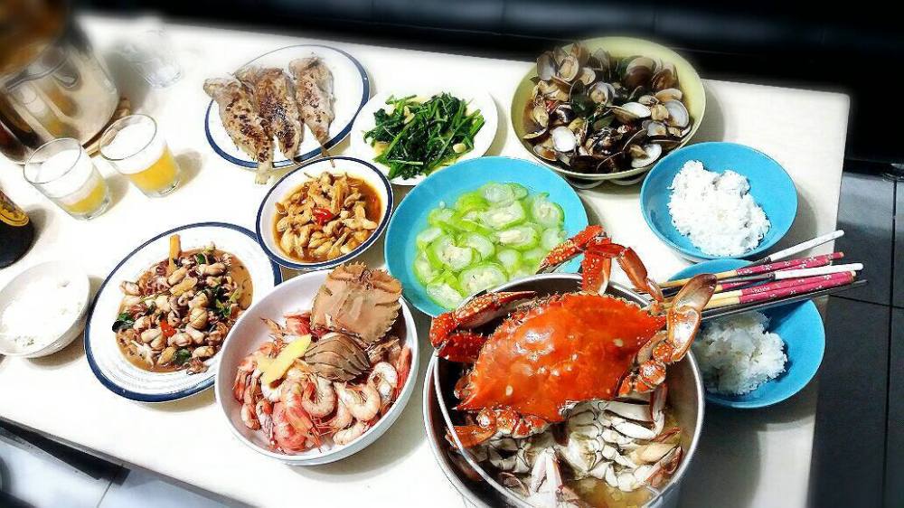 附圖三_滿桌的海味料理
