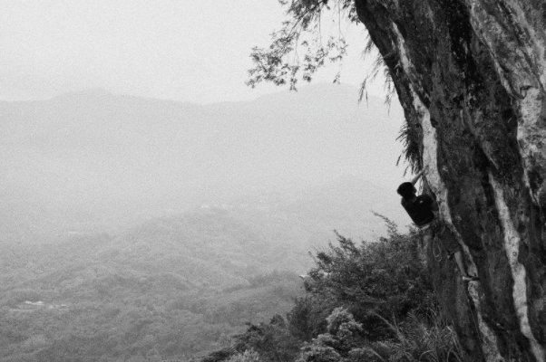 【樂寫專欄】去天然岩場爬一條與你分享的路線／岩說